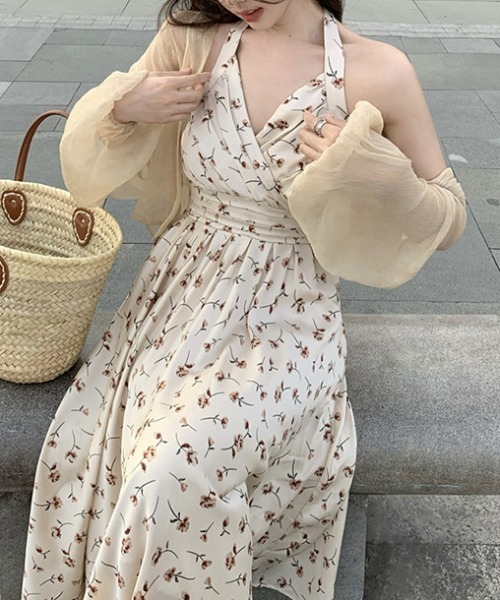 AMAJI(アマジ)の「総柄フラワー ホルターネック キャミソールワンピース(ワンピース・レディース・ホワイト・SMALL/MEDIUM/LARGE/X-LARGE)」の2枚目の写真