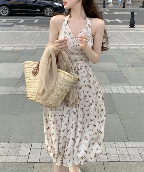 AMAJI(アマジ)の「総柄フラワー ホルターネック キャミソールワンピース(ワンピース・レディース・ホワイト・SMALL/MEDIUM/LARGE/X-LARGE)」の3枚目の写真