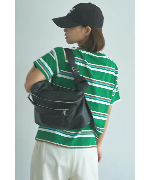 marjour(マージュール)の「【mabchi.mayukさんコラボ】SOFT SLING BAG(ボディバッグ/ウエストポーチ・レディース・ブラウン/ブラック・FREE)」の14枚目の写真