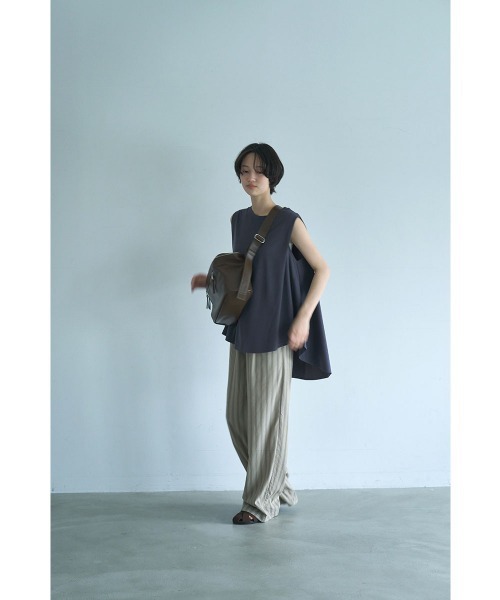 marjour(マージュール)の「【mabchi.mayukさんコラボ】SOFT SLING BAG(ボディバッグ/ウエストポーチ・レディース・ブラウン/ブラック・FREE)」の18枚目の写真