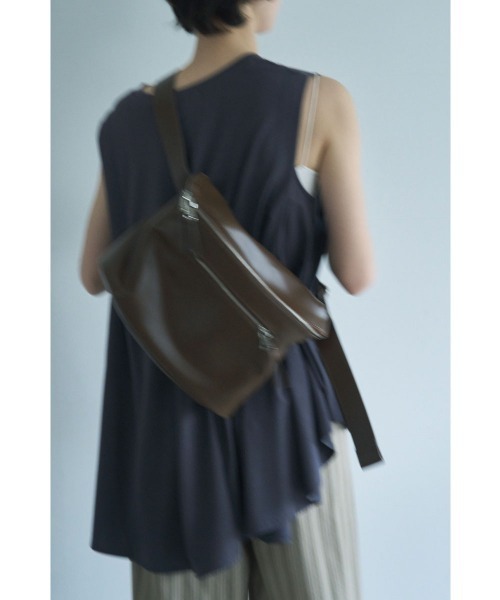 marjour(マージュール)の「【mabchi.mayukさんコラボ】SOFT SLING BAG(ボディバッグ/ウエストポーチ・レディース・ブラウン/ブラック・FREE)」の20枚目の写真