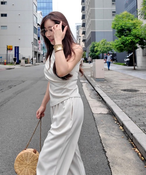 THEODORIC.dy(セオドリックディ)の「ワンショル シャーリングセットアップ(ワンショルトップス×ワイドスラックス)(セットアップ・レディース・クリーム/ブラック・FREE)」の14枚目の写真