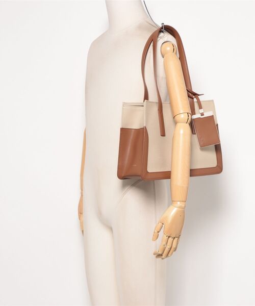 FURLA(フルラ)の「フルラ バイア (Furla Baia) トートバッグ(トートバッグ・レディース・ベージュ・ONE SIZE)」の2枚目の写真