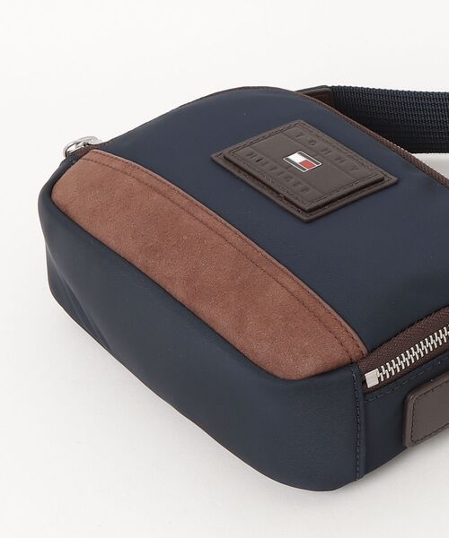 TOMMY HILFIGER(トミーヒルフィガー)の「ヘリテージショルダーバッグ(ショルダーバッグ・メンズ・ネイビー/カーキオリーブ・FREE)」の4枚目の写真