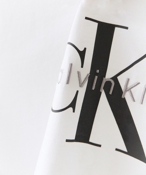 Calvin Klein(カルバン・クライン)の「Calvin Klein/カルバンクライン ショートスリーブモノグラムロゴTシャツ 腹だし レトロ ブランドロゴ ショート丈 レディース 2026年夏 夏服(Tシャツ/カットソー・レディース・ホワイト・S/M)」の7枚目の写真