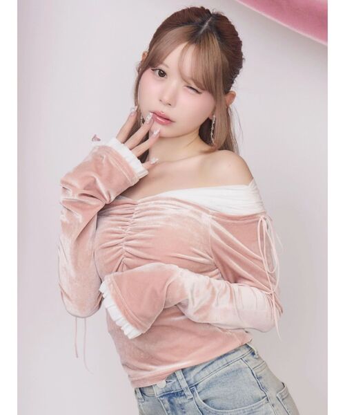 EATME(イートミー)の「リボンチュールオフショルベロアTOP(Tシャツ/カットソー・レディース・ブラック/ピンク/ブラウン・FREE)」の3枚目の写真