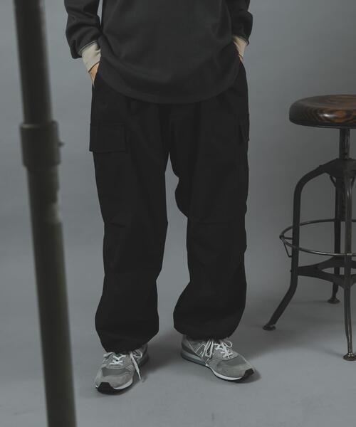 ITEMS URBANRESEARCH(アイテムズ アーバンリサーチ)の「『速乾/イージーケア』高機能ウエストイージー ツイルカーゴパンツ(その他パンツ・メンズ・ベージュ/ブラック/カーキ・LARGE/MEDIUM)」の16枚目の写真