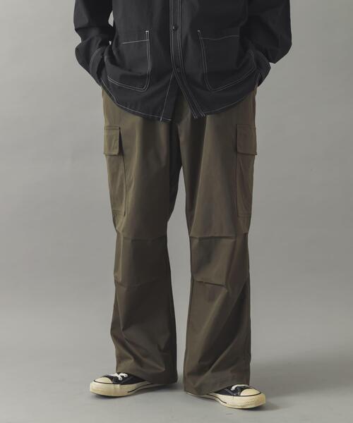 ITEMS URBANRESEARCH(アイテムズ アーバンリサーチ)の「『速乾/イージーケア』高機能ウエストイージー ツイルカーゴパンツ(その他パンツ・メンズ・ベージュ/ブラック/カーキ・LARGE/MEDIUM)」の7枚目の写真