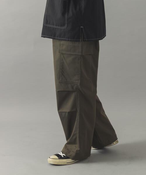 ITEMS URBANRESEARCH(アイテムズ アーバンリサーチ)の「『速乾/イージーケア』高機能ウエストイージー ツイルカーゴパンツ(その他パンツ・メンズ・ベージュ/ブラック/カーキ・LARGE/MEDIUM)」の8枚目の写真