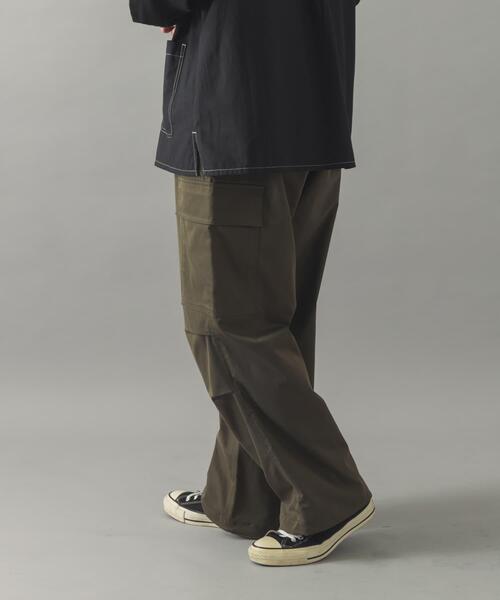 ITEMS URBANRESEARCH(アイテムズ アーバンリサーチ)の「『速乾/イージーケア』高機能ウエストイージー ツイルカーゴパンツ(その他パンツ・メンズ・ベージュ/ブラック/カーキ・LARGE/MEDIUM)」の9枚目の写真