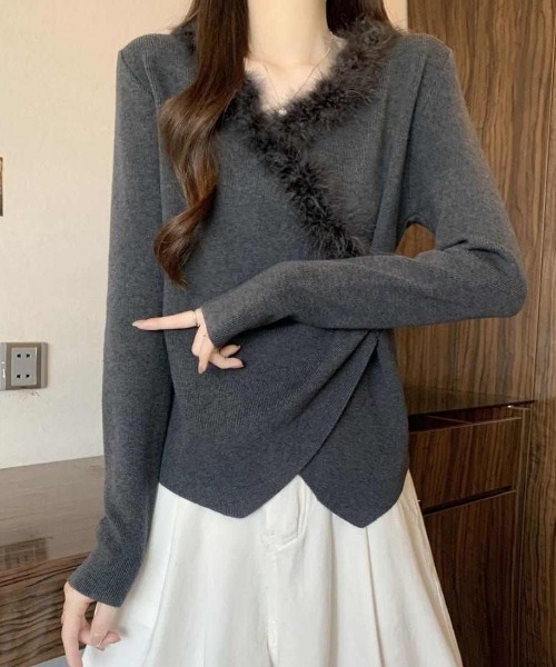 deux amour(ドゥーザムール)の「えりファー付きカシュクール長袖トップス(その他トップス・レディース・ベージュ/チャコールグレー・FREE)」の5枚目の写真