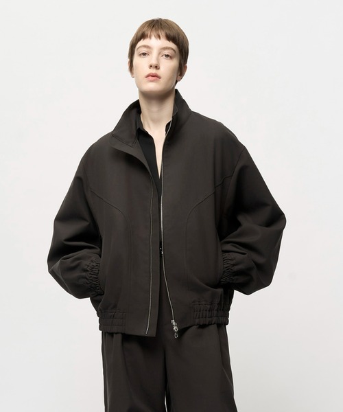 Juha(ユハ)の「DIMENSIONAL HIGH NECK JACKET(ブルゾン・メンズ・ブラック/ベージュ/チャコールグレー・3/4)」の2枚目の写真