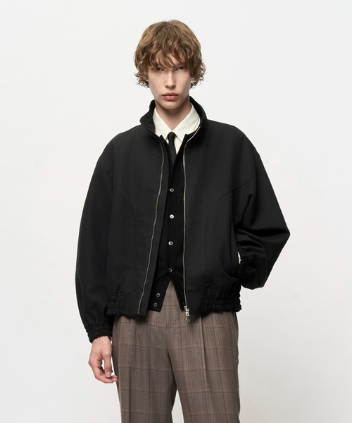 Juha(ユハ)の「DIMENSIONAL HIGH NECK JACKET(ブルゾン・メンズ・ブラック/ベージュ/チャコールグレー・3/4)」の1枚目の写真