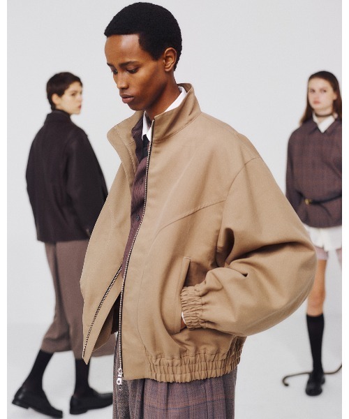 Juha(ユハ)の「DIMENSIONAL HIGH NECK JACKET(ブルゾン・メンズ・ブラック/ベージュ/チャコールグレー・3/4)」の5枚目の写真