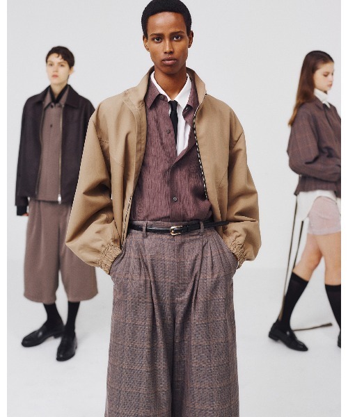 Juha(ユハ)の「DIMENSIONAL HIGH NECK JACKET(ブルゾン・メンズ・ブラック/ベージュ/チャコールグレー・3/4)」の6枚目の写真