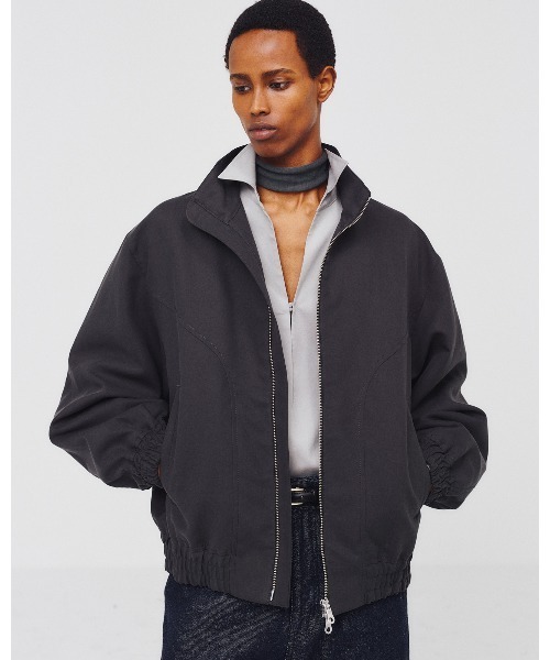 Juha(ユハ)の「DIMENSIONAL HIGH NECK JACKET(ブルゾン・メンズ・ブラック/ベージュ/チャコールグレー・3/4)」の8枚目の写真