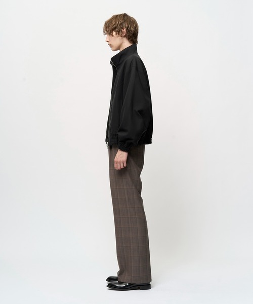 Juha(ユハ)の「DIMENSIONAL HIGH NECK JACKET(ブルゾン・メンズ・ブラック/ベージュ/チャコールグレー・3/4)」の15枚目の写真