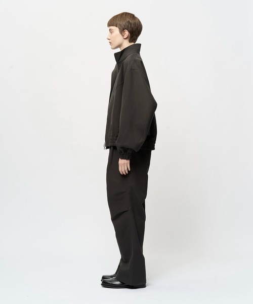 Juha(ユハ)の「DIMENSIONAL HIGH NECK JACKET(ブルゾン・メンズ・ブラック/ベージュ/チャコールグレー・3/4)」の18枚目の写真