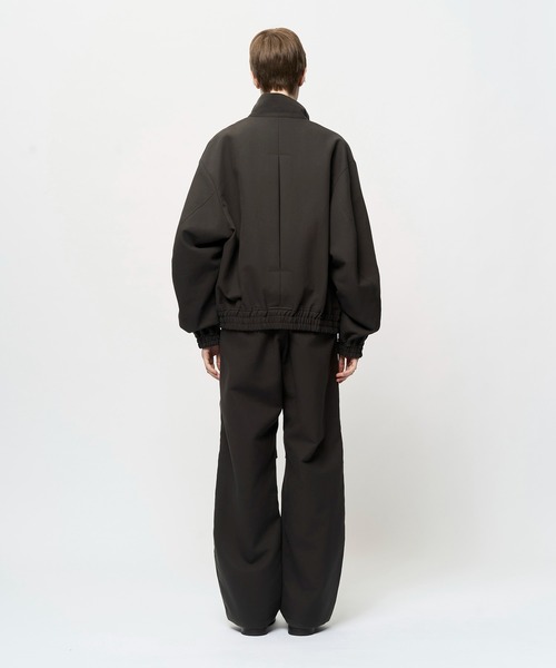 Juha(ユハ)の「DIMENSIONAL HIGH NECK JACKET(ブルゾン・メンズ・ブラック/ベージュ/チャコールグレー・3/4)」の19枚目の写真