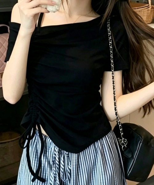tolene(トレネ)の「サイドドロスト アシメワンショルダーカットソー(Tシャツ/カットソー・レディース・イエロー/ブラック・FREE)」の5枚目の写真
