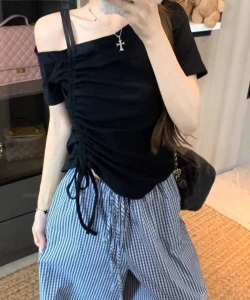 tolene(トレネ)の「サイドドロスト アシメワンショルダーカットソー(Tシャツ/カットソー・レディース・イエロー/ブラック・FREE)」の11枚目の写真