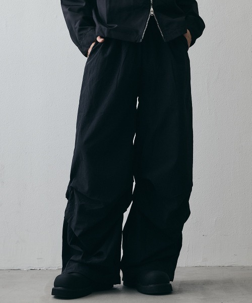 Shoowtime(ショウタイム)の「Curved Seam Wide Nylon Pants / カーブシームワイドナイロンパンツ(その他パンツ・メンズ・ブラック・X-LARGE/LARGE/MEDIUM)」の1枚目の写真