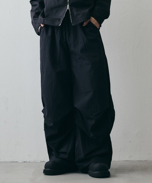 Shoowtime(ショウタイム)の「Curved Seam Wide Nylon Pants / カーブシームワイドナイロンパンツ(その他パンツ・メンズ・ブラック・X-LARGE/LARGE/MEDIUM)」の2枚目の写真