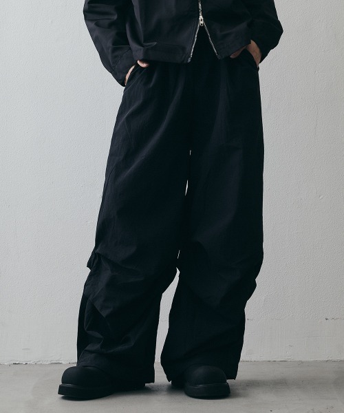 Shoowtime(ショウタイム)の「Curved Seam Wide Nylon Pants / カーブシームワイドナイロンパンツ(その他パンツ・メンズ・ブラック・X-LARGE/LARGE/MEDIUM)」の3枚目の写真