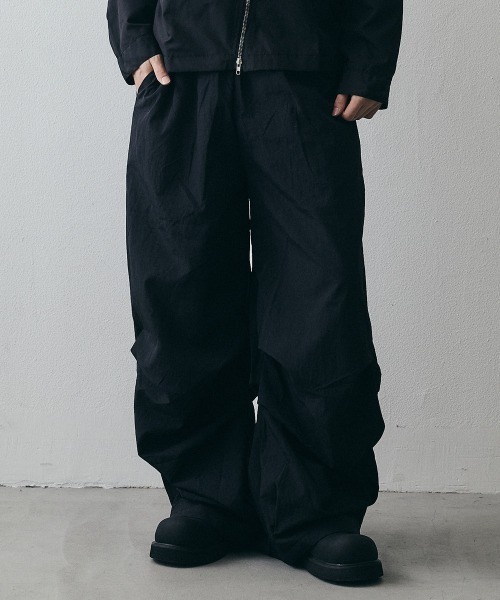 Shoowtime(ショウタイム)の「Curved Seam Wide Nylon Pants / カーブシームワイドナイロンパンツ(その他パンツ・メンズ・ブラック・X-LARGE/LARGE/MEDIUM)」の4枚目の写真