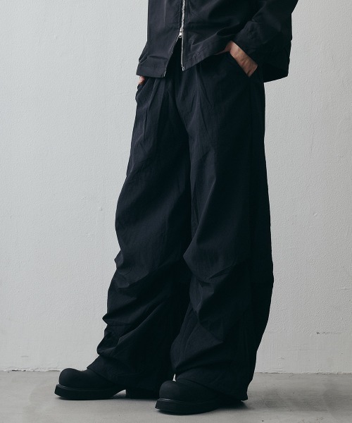 Shoowtime(ショウタイム)の「Curved Seam Wide Nylon Pants / カーブシームワイドナイロンパンツ(その他パンツ・メンズ・ブラック・X-LARGE/LARGE/MEDIUM)」の5枚目の写真