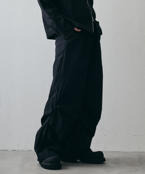 Shoowtime(ショウタイム)の「Curved Seam Wide Nylon Pants / カーブシームワイドナイロンパンツ(その他パンツ・メンズ・ブラック・X-LARGE/LARGE/MEDIUM)」の7枚目の写真