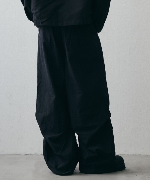 Shoowtime(ショウタイム)の「Curved Seam Wide Nylon Pants / カーブシームワイドナイロンパンツ(その他パンツ・メンズ・ブラック・X-LARGE/LARGE/MEDIUM)」の11枚目の写真