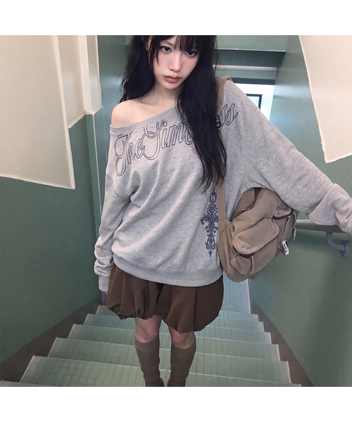 GRAVER（グレーバー）の「[WOMAN]THE SIM CROSS ワンショルダー スウェット_3color（スウェット・レディース・グレー/パープル/ブラック・FREE）」の2枚目の写真