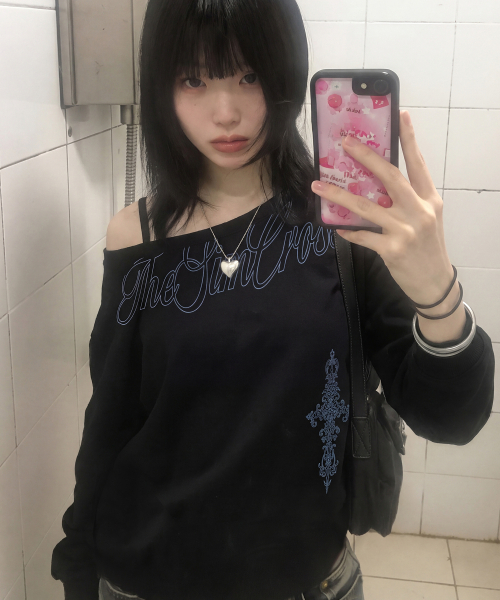 GRAVER（グレーバー）の「[WOMAN]THE SIM CROSS ワンショルダー スウェット_3color（スウェット・レディース・グレー/パープル/ブラック・FREE）」の4枚目の写真