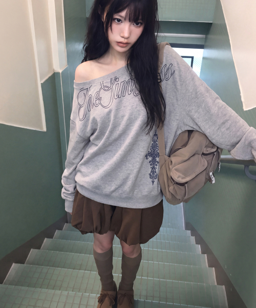 GRAVER（グレーバー）の「[WOMAN]THE SIM CROSS ワンショルダー スウェット_3color（スウェット・レディース・グレー/パープル/ブラック・FREE）」の7枚目の写真