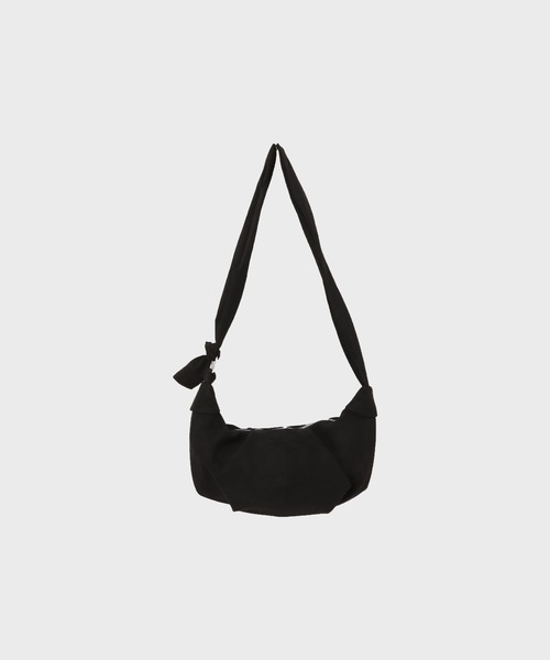 UNSTOA(アンストア)の「Faux Leather 2-Way Croissant-Shaped Shoulder Bag 秋服 冬服(ショルダーバッグ・レディース・ベージュ/ブラック・FREE)」の1枚目の写真