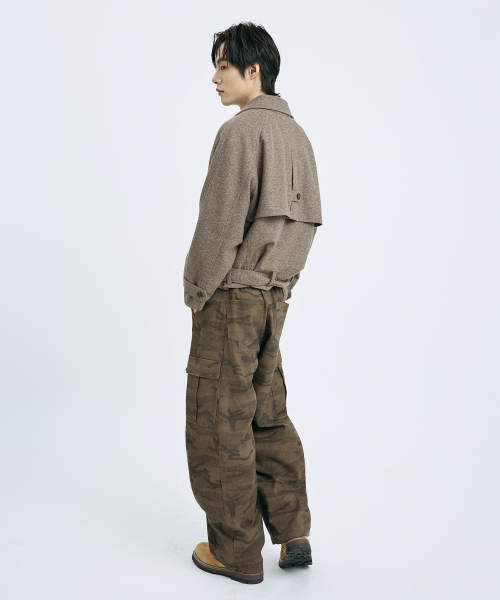 TEN PAST SEVEN(テン ファスト セブン)の「ワイドバレルカモフラカーゴパンツ (2 Colors)(その他パンツ・メンズ・カーキ/ダークグレー・LARGE/MEDIUM)」の4枚目の写真