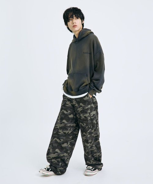 TEN PAST SEVEN(テン ファスト セブン)の「ワイドバレルカモフラカーゴパンツ (2 Colors)(その他パンツ・メンズ・カーキ/ダークグレー・LARGE/MEDIUM)」の7枚目の写真