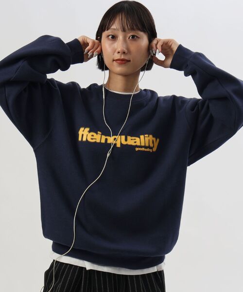 FFEIN(フェイン)の「【FFEIN(フェイン)】ヘビーウエイトぼかしプリントロゴスウェット / スウェット クルーネック ロゴ刺繍 裏起毛 ユニセックス(スウェット・メンズ・ブラック/グレー/ライトピンク/ダークネイビー・LARGE/MEDIUM/SMALL)」の4枚目の写真