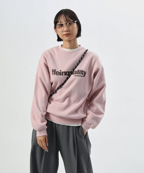 FFEIN(フェイン)の「【FFEIN(フェイン)】ヘビーウエイトぼかしプリントロゴスウェット / スウェット クルーネック ロゴ刺繍 裏起毛 ユニセックス(スウェット・メンズ・ブラック/グレー/ライトピンク/ダークネイビー・LARGE/MEDIUM/SMALL)」の5枚目の写真