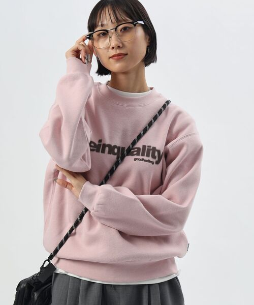 FFEIN(フェイン)の「【FFEIN(フェイン)】ヘビーウエイトぼかしプリントロゴスウェット / スウェット クルーネック ロゴ刺繍 裏起毛 ユニセックス(スウェット・メンズ・ブラック/グレー/ライトピンク/ダークネイビー・LARGE/MEDIUM/SMALL)」の6枚目の写真
