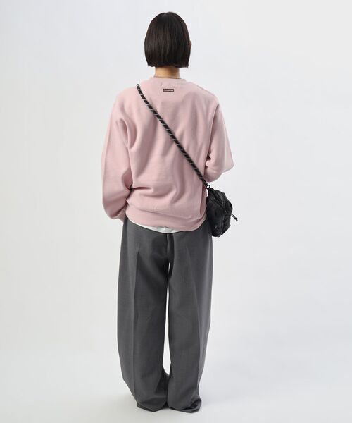 FFEIN(フェイン)の「【FFEIN(フェイン)】ヘビーウエイトぼかしプリントロゴスウェット / スウェット クルーネック ロゴ刺繍 裏起毛 ユニセックス(スウェット・メンズ・ブラック/グレー/ライトピンク/ダークネイビー・LARGE/MEDIUM/SMALL)」の8枚目の写真