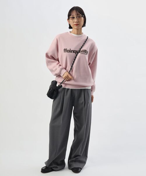 FFEIN(フェイン)の「【FFEIN(フェイン)】ヘビーウエイトぼかしプリントロゴスウェット / スウェット クルーネック ロゴ刺繍 裏起毛 ユニセックス(スウェット・メンズ・ブラック/グレー/ライトピンク/ダークネイビー・LARGE/MEDIUM/SMALL)」の12枚目の写真