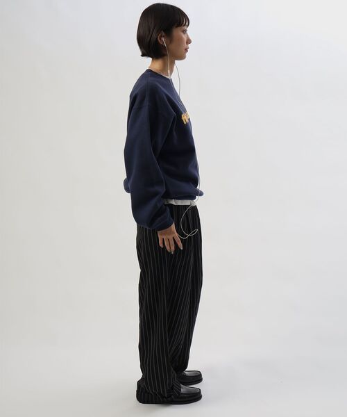 FFEIN(フェイン)の「【FFEIN(フェイン)】ヘビーウエイトぼかしプリントロゴスウェット / スウェット クルーネック ロゴ刺繍 裏起毛 ユニセックス(スウェット・メンズ・ブラック/グレー/ライトピンク/ダークネイビー・LARGE/MEDIUM/SMALL)」の19枚目の写真