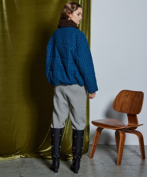 MAISON SPECIAL(メゾンスペシャル)の「【26WINTER PRE-ORDER】2WAY Collar Puffer Blouson/2WAYカラーパッファーブルゾン(ブルゾン・レディース・ブラック/ブルー/マルチ・FREE)」の13枚目の写真