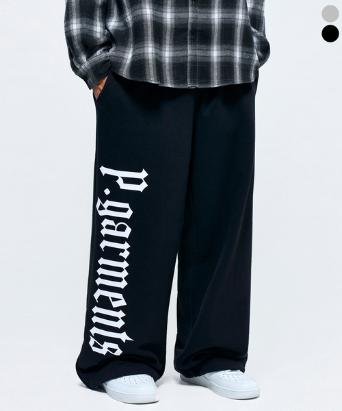 PHYSICAL GARMENTS（フィジカルガーメンツ）の「P2657 ゴシック レタリング ワイドパンツ [2COLOR]（スウェットパンツ・メンズ・ブラック/グレー・SMALL/MEDIUM/LARGE/X-LARGE）」の2枚目の写真