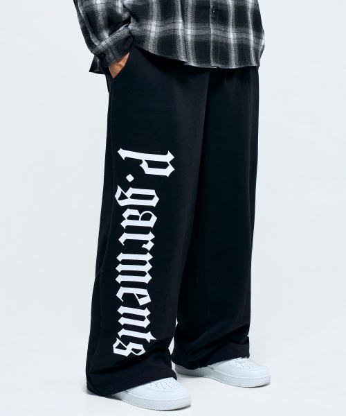 PHYSICAL GARMENTS（フィジカルガーメンツ）の「P2657 ゴシック レタリング ワイドパンツ [2COLOR]（スウェットパンツ・メンズ・ブラック/グレー・SMALL/MEDIUM/LARGE/X-LARGE）」の3枚目の写真