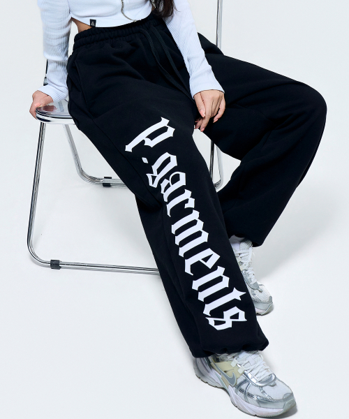 PHYSICAL GARMENTS（フィジカルガーメンツ）の「P2657 ゴシック レタリング ワイドパンツ [2COLOR]（スウェットパンツ・メンズ・ブラック/グレー・SMALL/MEDIUM/LARGE/X-LARGE）」の6枚目の写真