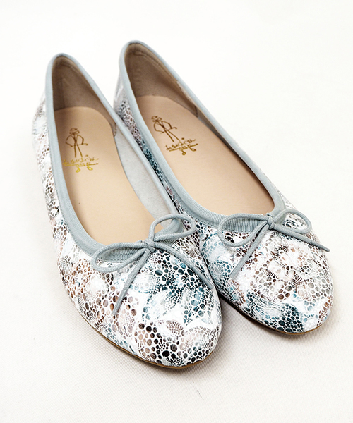 あしながおじさん（アシナガオジサン）の「〈あしながおじさん〉　バレエシューズ（バレエシューズ・レディース・ブラック/ガンメタ/レッド/ブルー/プラチナム/アイボリー/クリアブラック/ワインレッド・24.0cm/22.5cm/23.0cm/24.5cm/23.5cm/25.0cm/22.0cm）」の15枚目の写真