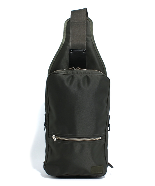 PORTER（ポーター）の「リフト スリングショルダーバッグ（ショルダーバッグ・メンズ・カーキ/ブラック/ネイビー/ブロンズ/ブラウン・FREE）」の4枚目の写真
